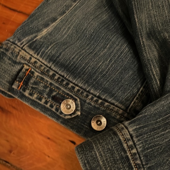 Gap size medium jean jacket. Denim, classic, coastal, preppy, classic. - Picture 8 of 8
